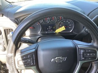 2021 Chevrolet Silverado 1500 4WD Crew Cab Short Bed RST - Interior Steering Wheel With Keys Image